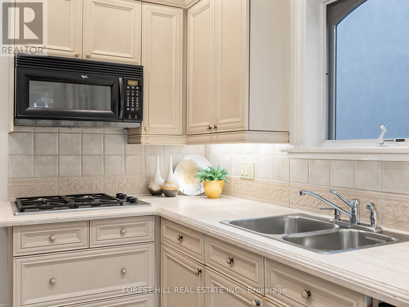 552 St Clements Avenue, Toronto, Ontario  M5N 1M6 - Photo 14 - C13732454