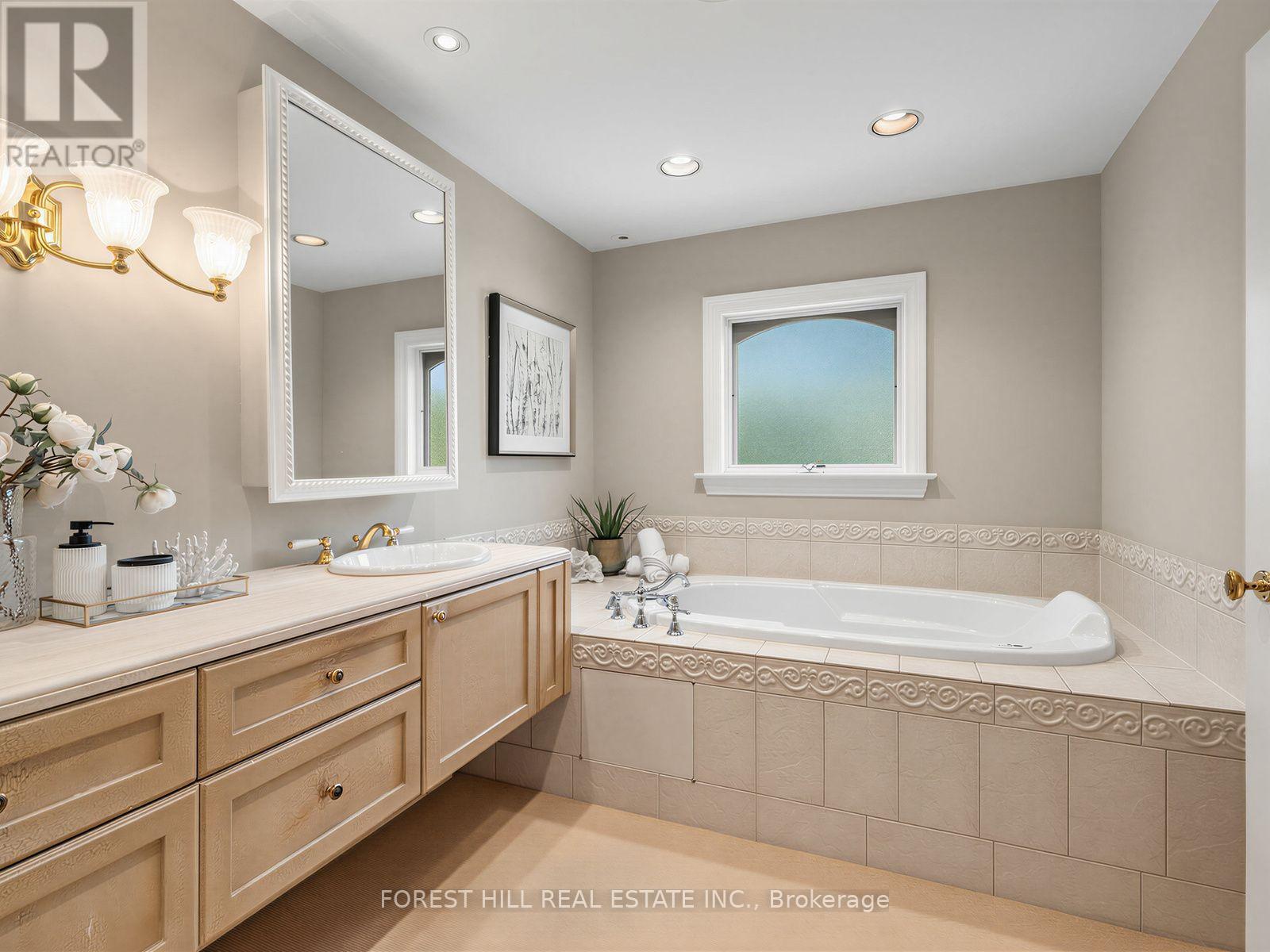 552 St Clements Avenue, Toronto, Ontario  M5N 1M6 - Photo 27 - C13732454