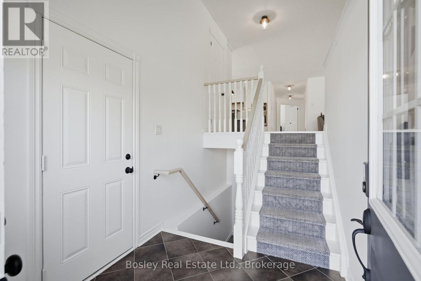 208 Lamont Court, Clearview (Stayner), Ontario  L0M 1S0 - Photo 2 - S13732348