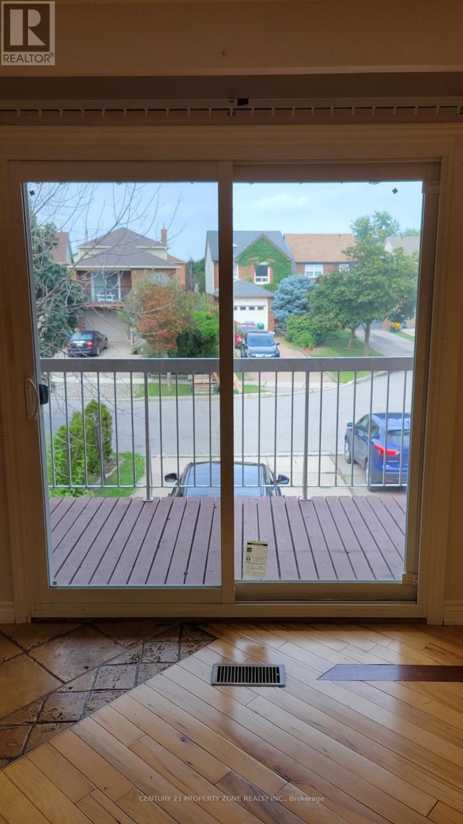 44 Rotherglen Court, Brampton, Ontario L6X 2S1 - Photo 4 - W13730752