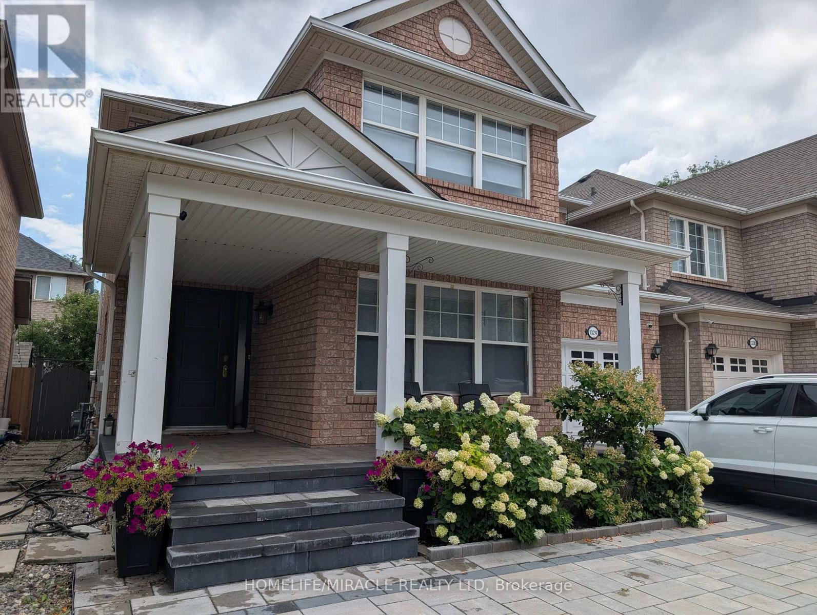 1324 Ridgebank Drive, Oakville, Ontario  L6M 4A5 - Photo 3 - W13725308