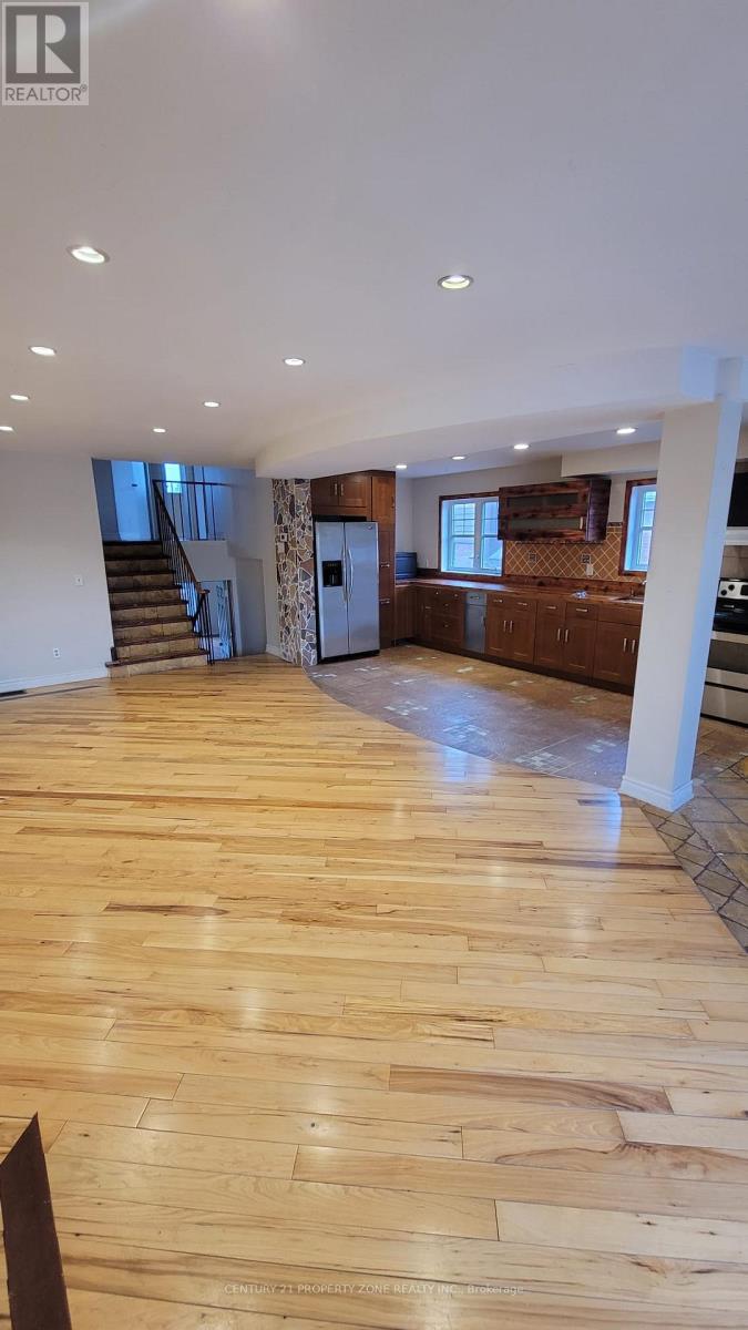 44 Rotherglen Court, Brampton, Ontario L6X 2S1 - Photo 5 - W13730752