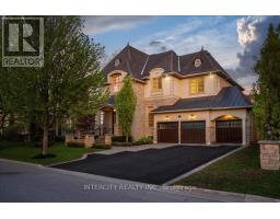 233 CARISBROOKE CIRCLE, Aurora, Ontario