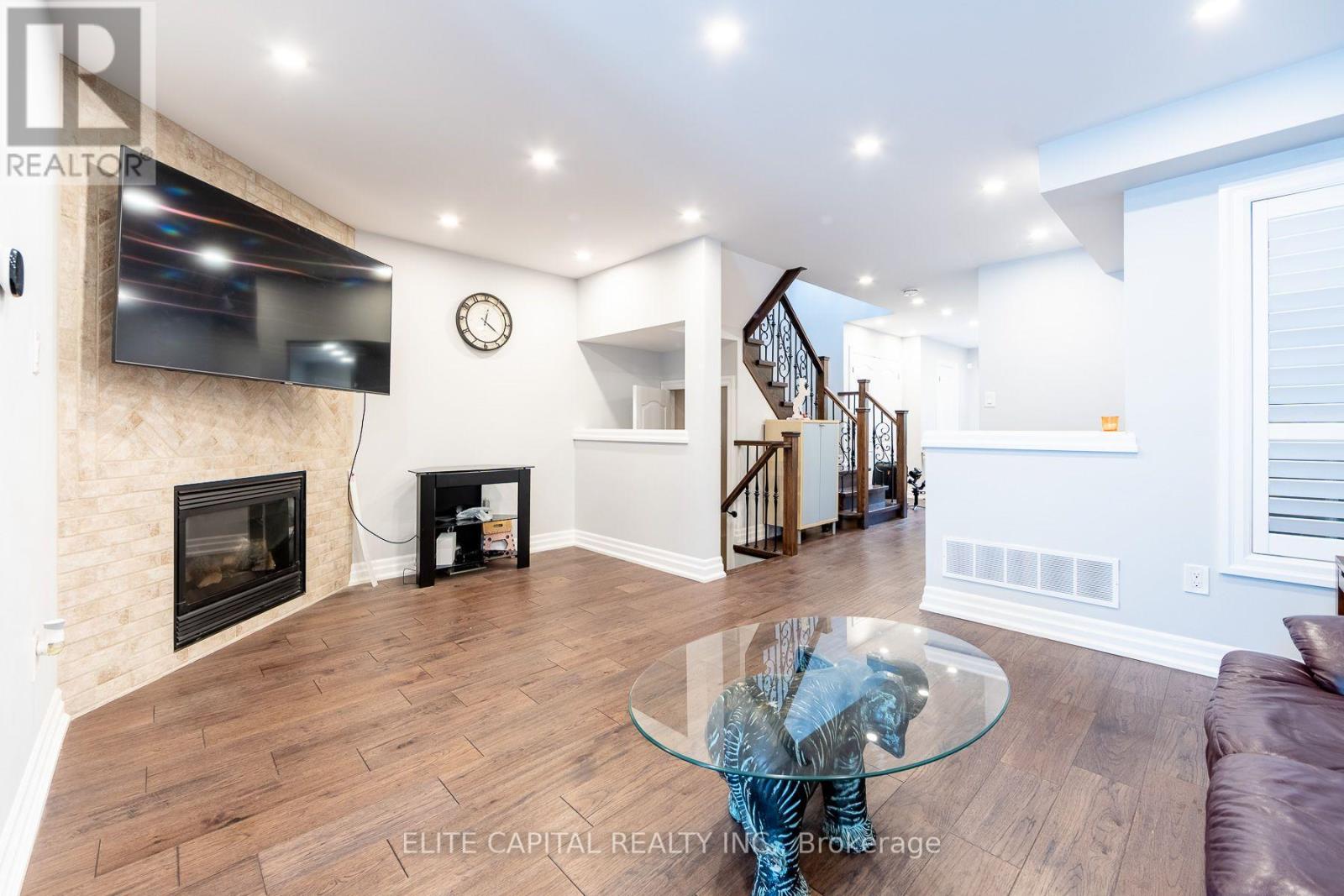 405 King Street E, East Gwillimbury (Mt Albert), Ontario  L0G 1M0 - Photo 4 - N13732596