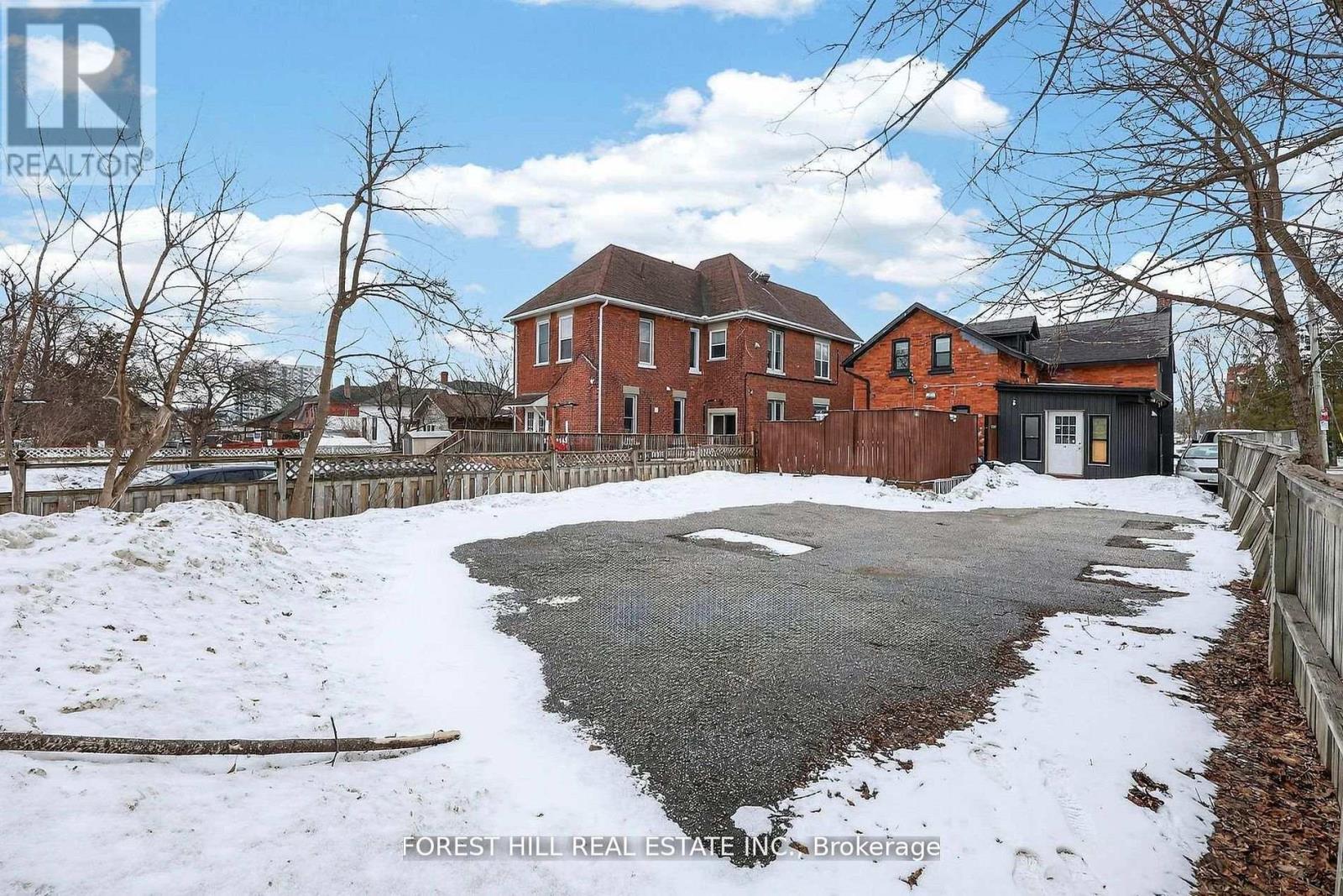 89 Toronto Street, Barrie (City Centre), Ontario  L4N 1V1 - Photo 2 - S13732462