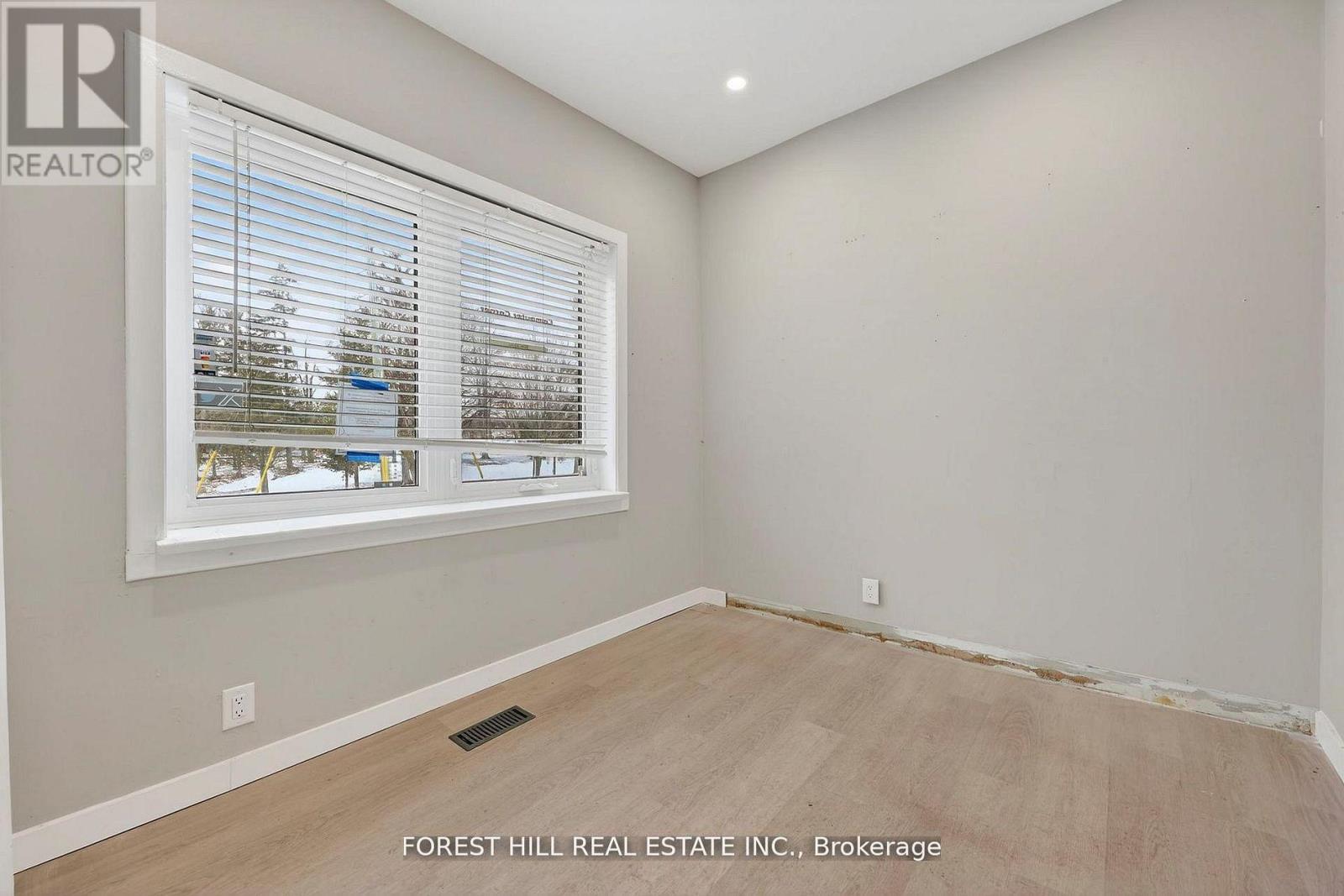 89 Toronto Street, Barrie (City Centre), Ontario  L4N 1V1 - Photo 8 - S13732462
