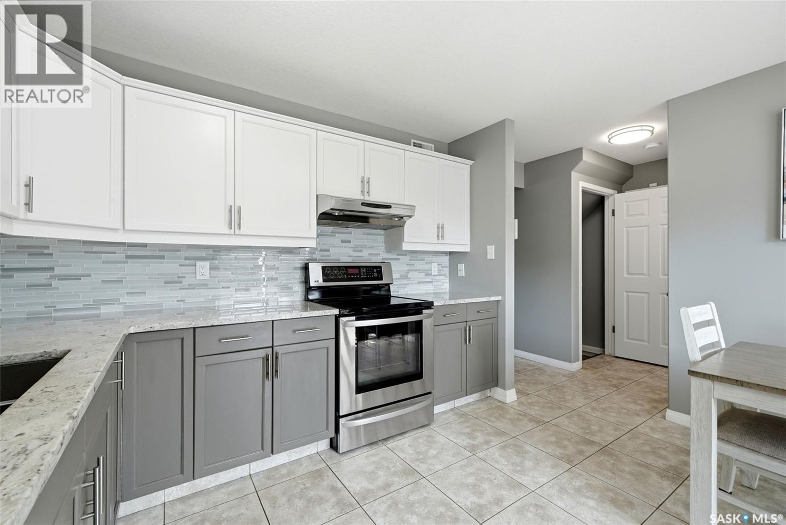 4935 Juniper Drive, Regina, Saskatchewan  S4X 4N8 - Photo 5 - SK047155