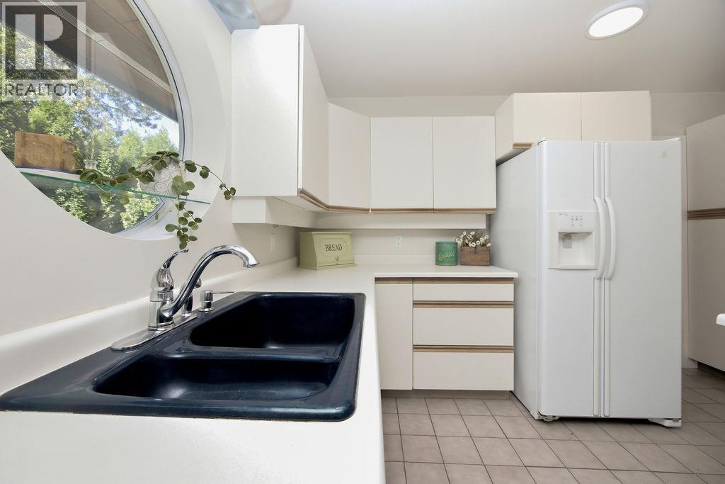7321 Redrooffs Road, Sechelt, British Columbia  V7Z 0T3 - Photo 10 - R3160324