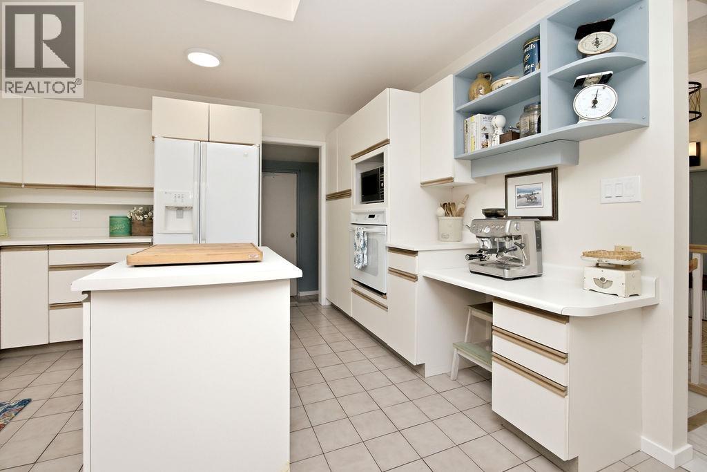 7321 Redrooffs Road, Sechelt, British Columbia  V7Z 0T3 - Photo 11 - R3160324