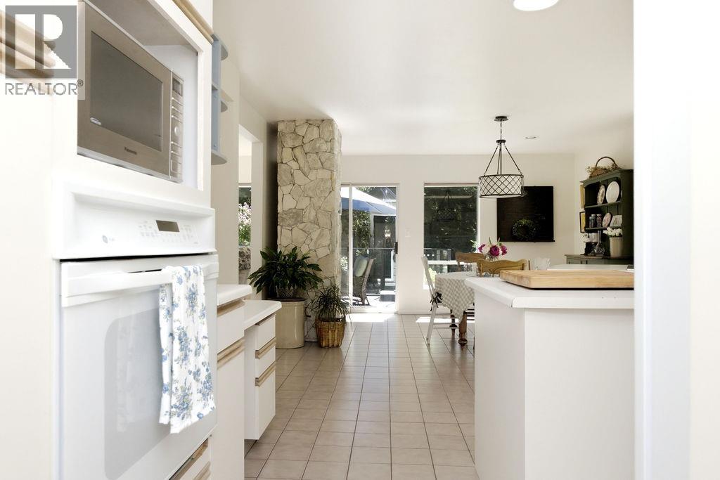 7321 Redrooffs Road, Sechelt, British Columbia  V7Z 0T3 - Photo 12 - R3160324