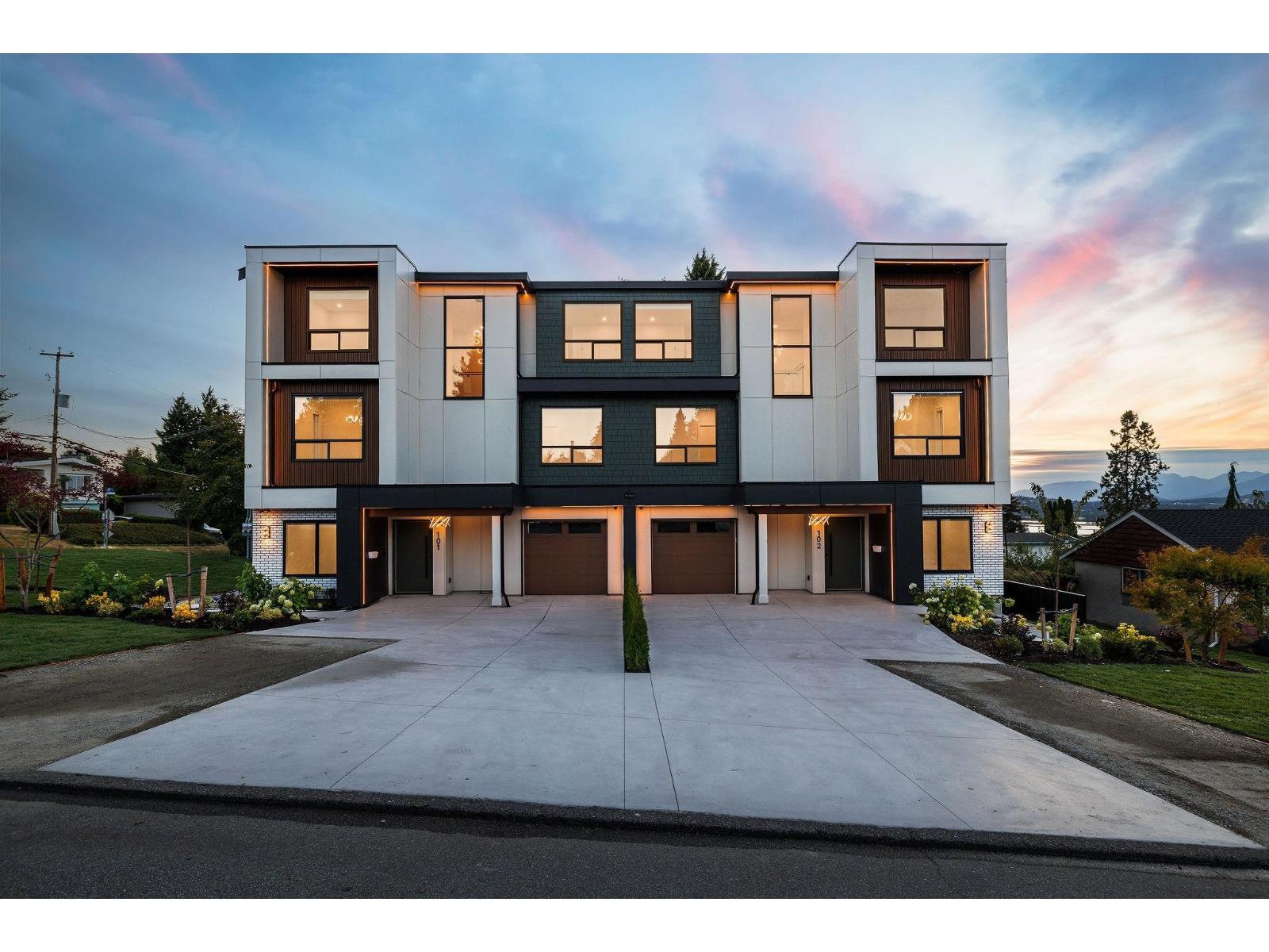 102 11313 137 Street, Surrey, British Columbia  V3R 2J2 - Photo 2 - R3160118