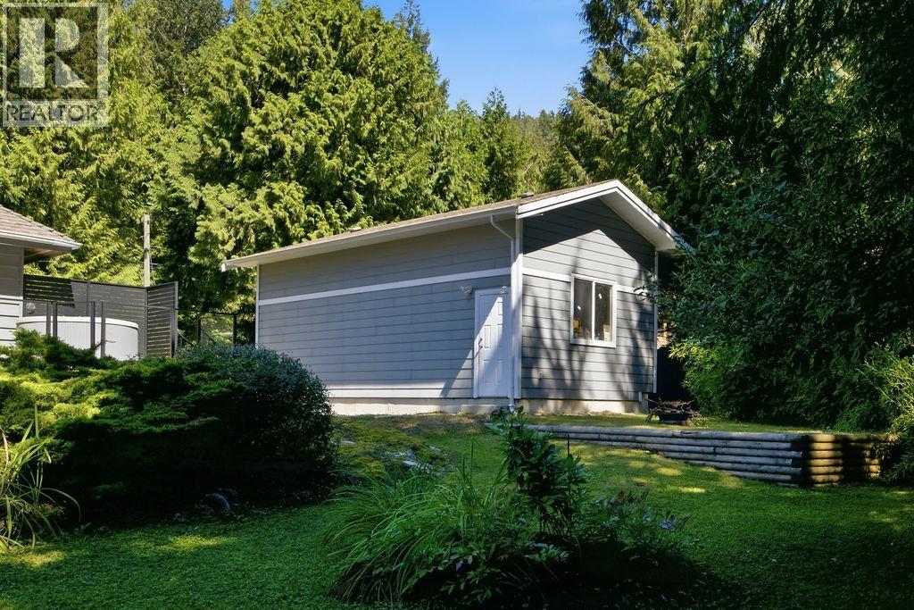 7321 Redrooffs Road, Sechelt, British Columbia  V7Z 0T3 - Photo 35 - R3160324
