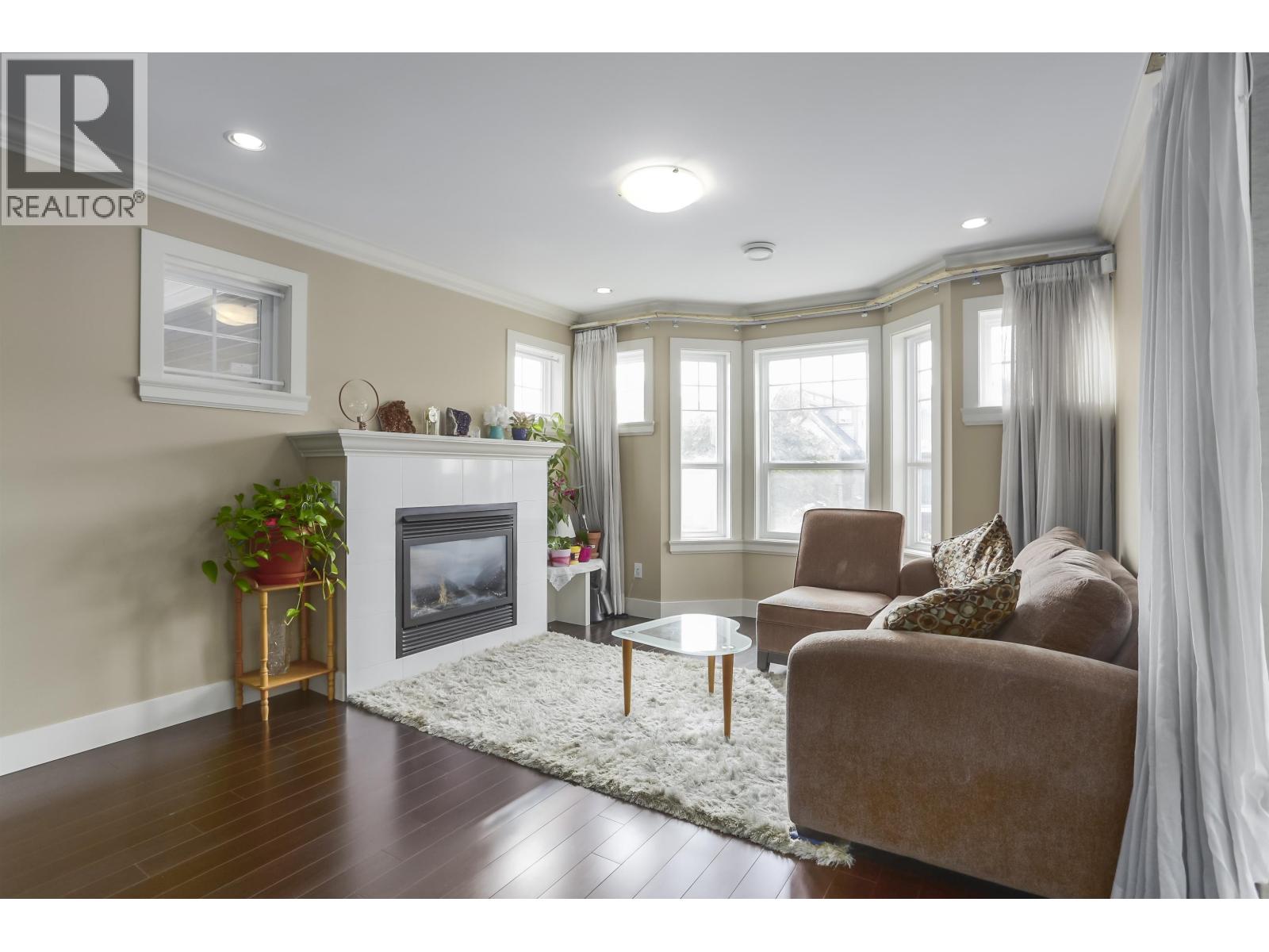 213 Hume Street, New Westminster, British Columbia  V3M 5N6 - Photo 3 - R3118024