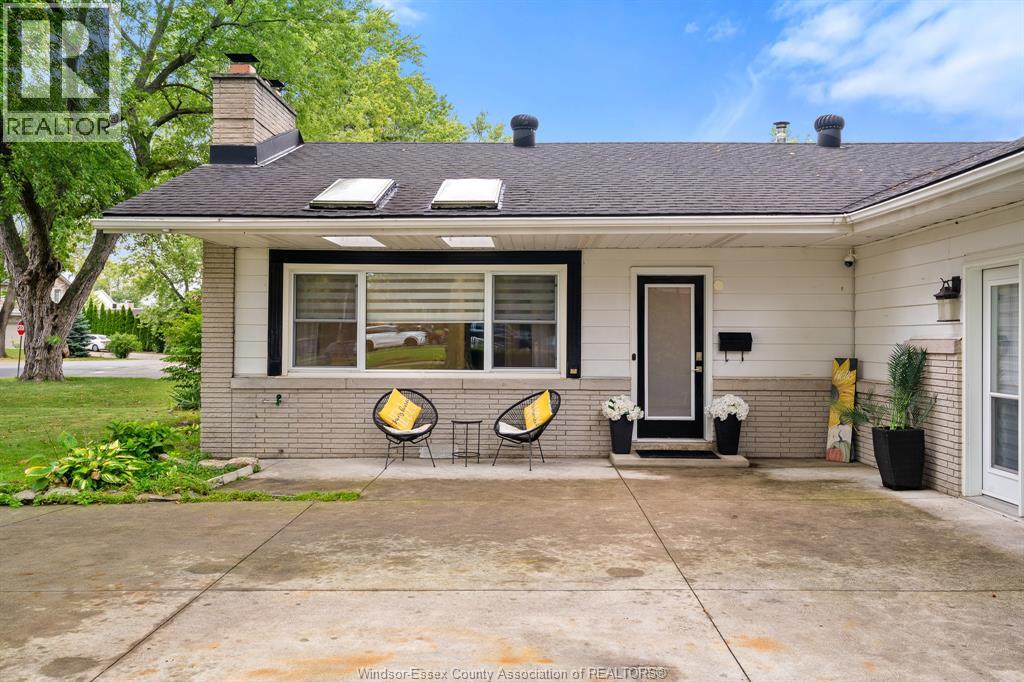 112 Clovelly, Tecumseh, Ontario  N8N 1G1 - Photo 3 - 26021340