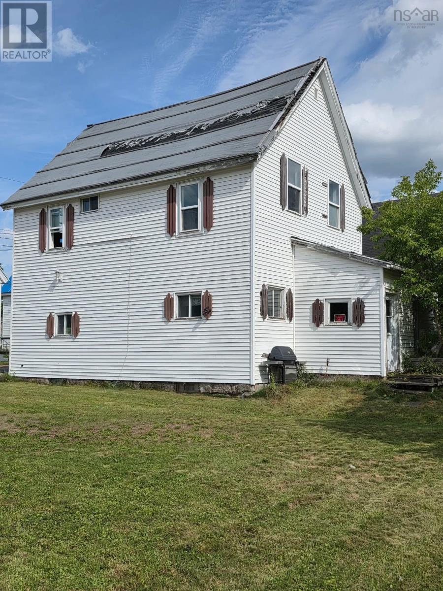 48 Ellis Street, Oxford, Nova Scotia  B0M 1P0 - Photo 2 - 202622118