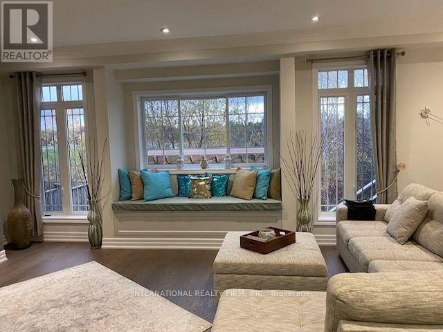 74 Regatta Avenue, Richmond Hill, Ontario  L4E 4R1 - Photo 10 - N13729040