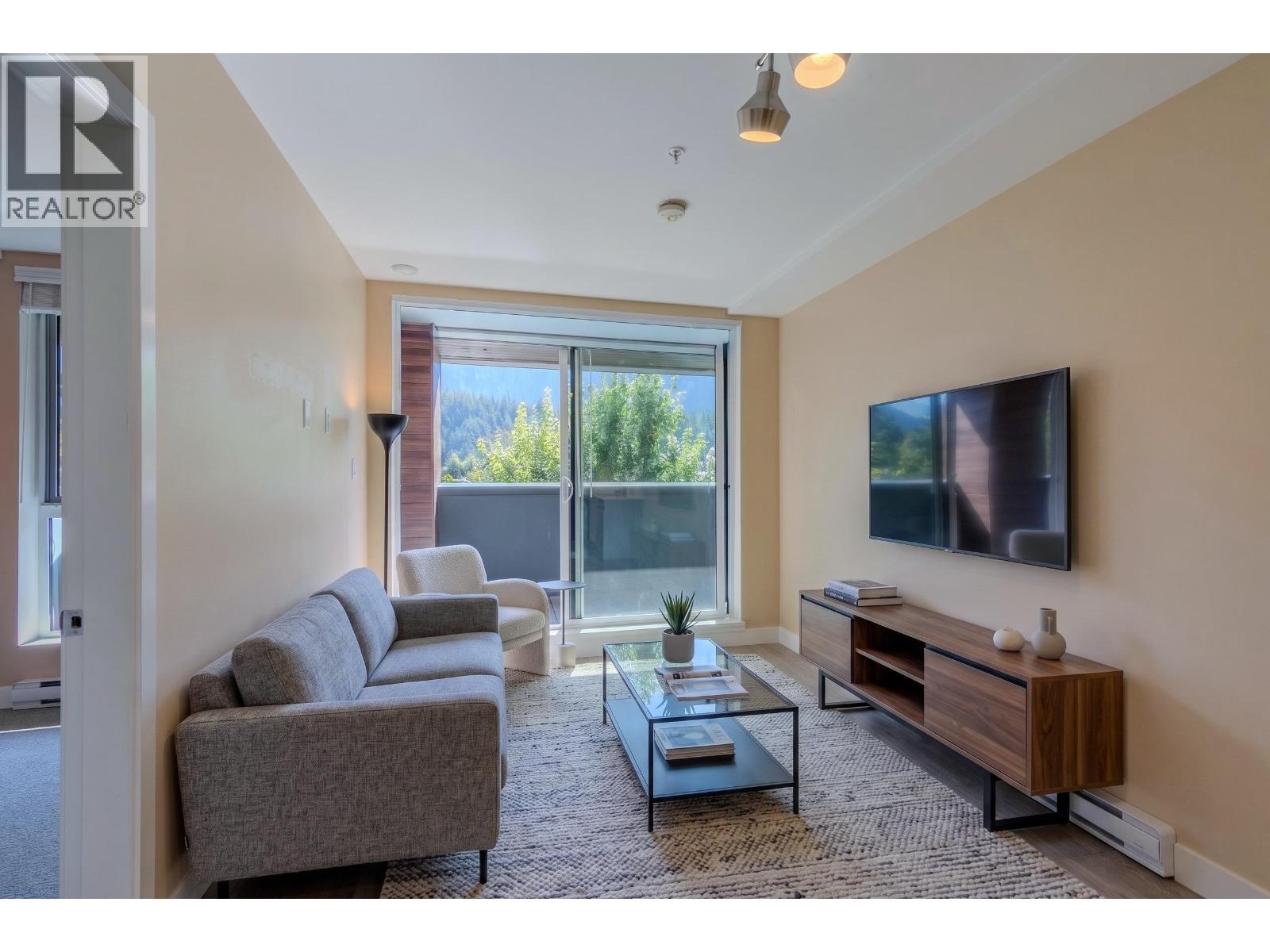 203 37881 Cleveland Avenue, Squamish, British Columbia  V8B 0Z7 - Photo 3 - R3160323