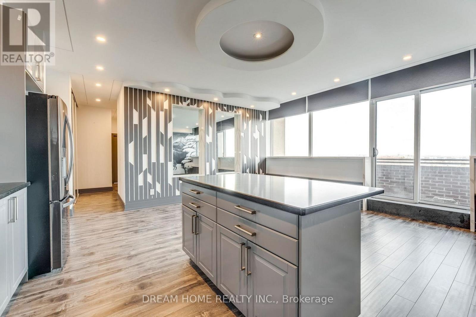 1010 - 2301 Derry Road W, Mississauga, Ontario  L5N 2R4 - Photo 3 - W13732754