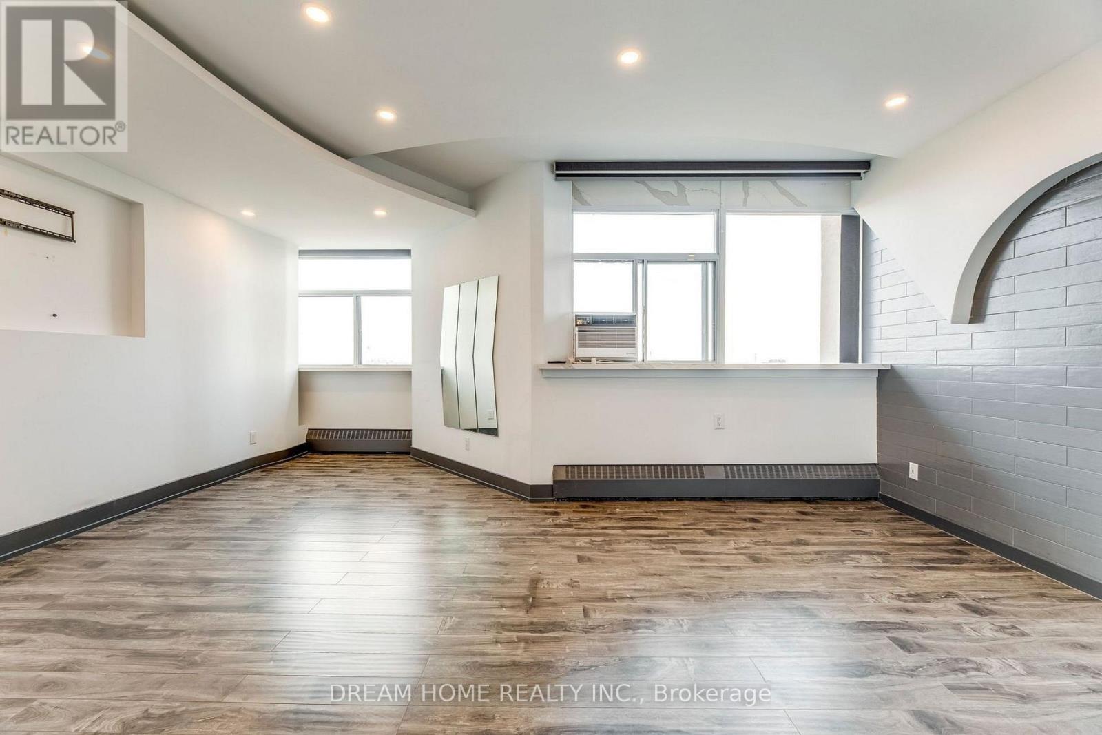 1010 - 2301 Derry Road W, Mississauga, Ontario  L5N 2R4 - Photo 4 - W13732754