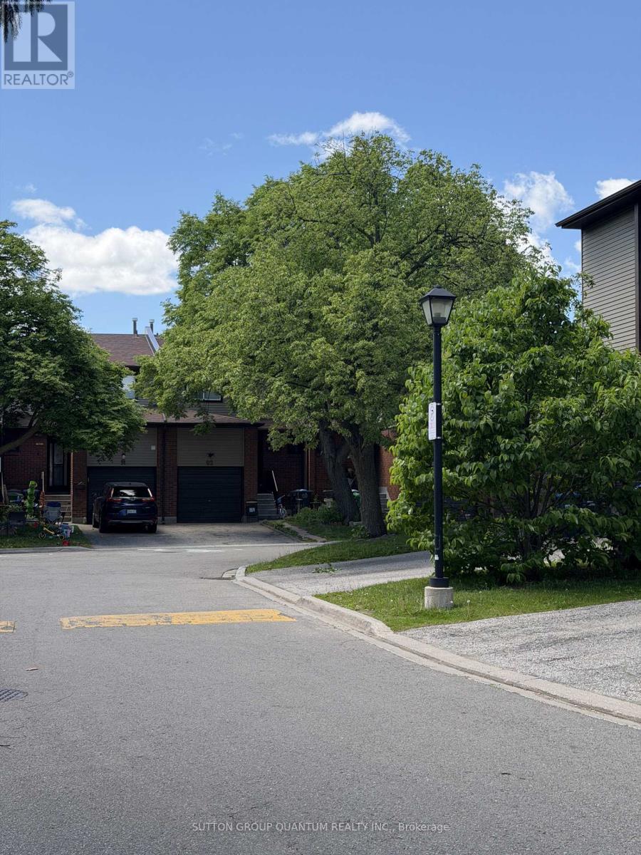 48 Carleton Place S, Brampton, Ontario  L6T 3Z4 - Photo 2 - W13732762