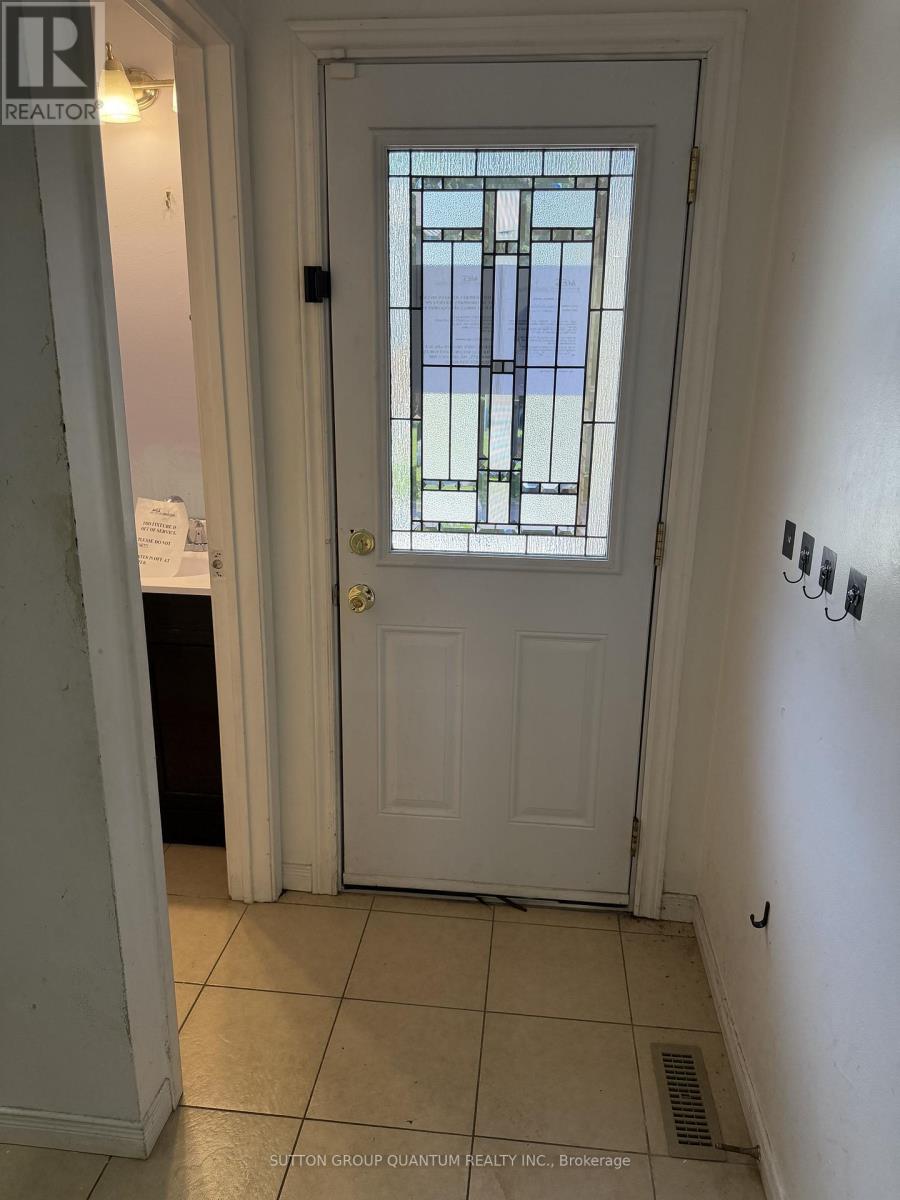 48 Carleton Place S, Brampton, Ontario  L6T 3Z4 - Photo 4 - W13732762
