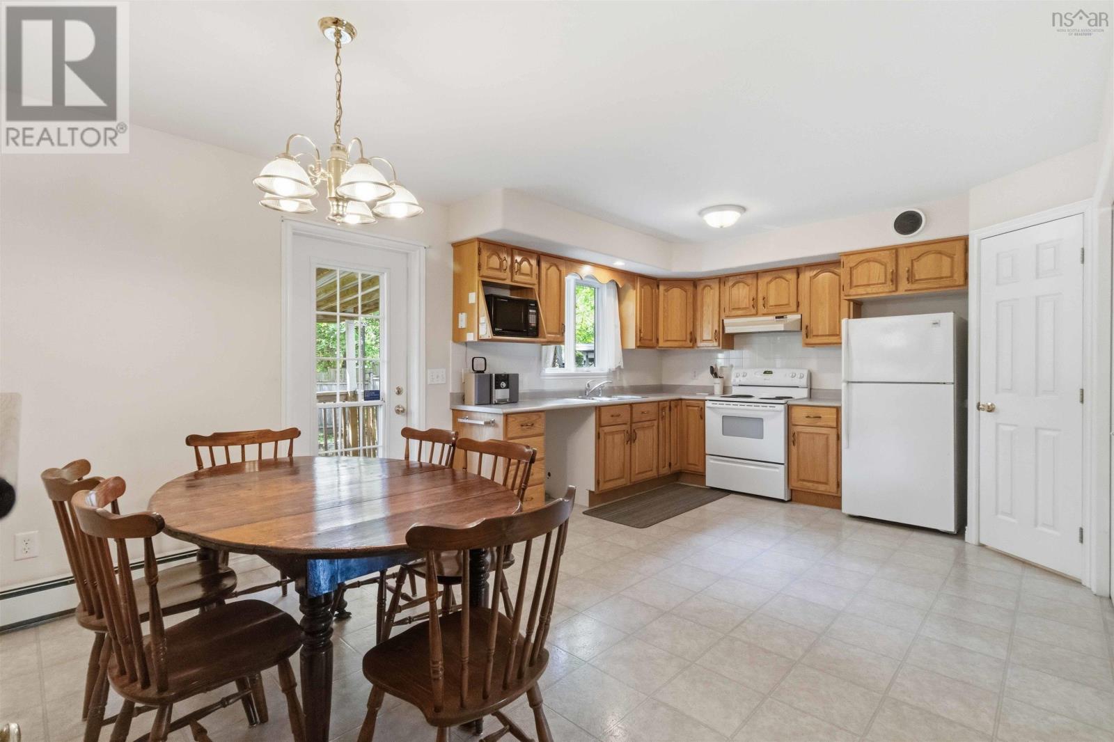 28 Fort Sackville Road, Bedford, Nova Scotia  B4A 2G5 - Photo 12 - 202622115