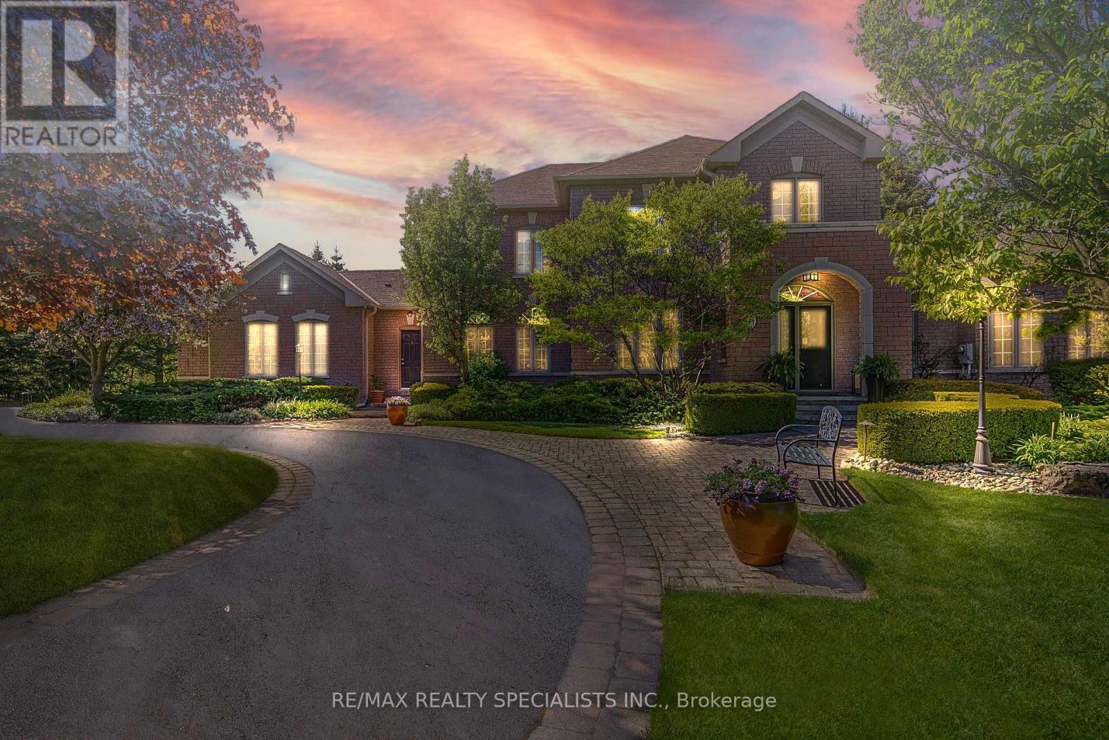 11 Bridlewood Boulevard, Halton Hills, Ontario  L0P 1H0 - Photo 3 - W12939078