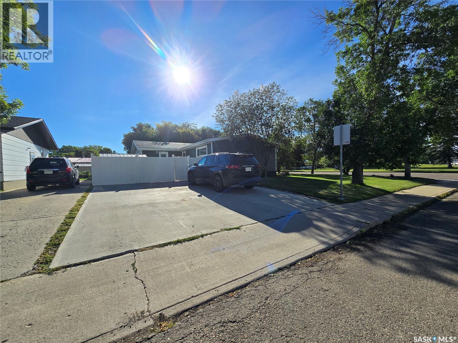 1205 Douglas Road, Weyburn, Saskatchewan  S4H 2P9 - Photo 30 - SK047176