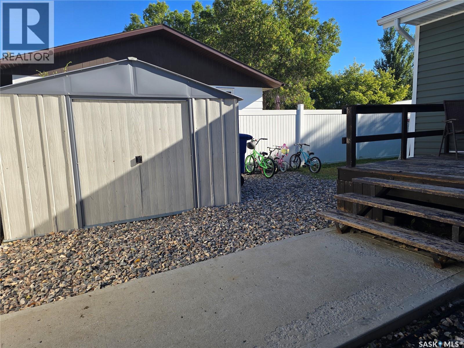 1205 Douglas Road, Weyburn, Saskatchewan  S4H 2P9 - Photo 32 - SK047176