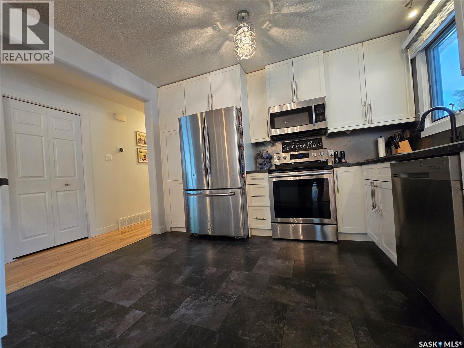1205 Douglas Road, Weyburn, Saskatchewan  S4H 2P9 - Photo 6 - SK047176