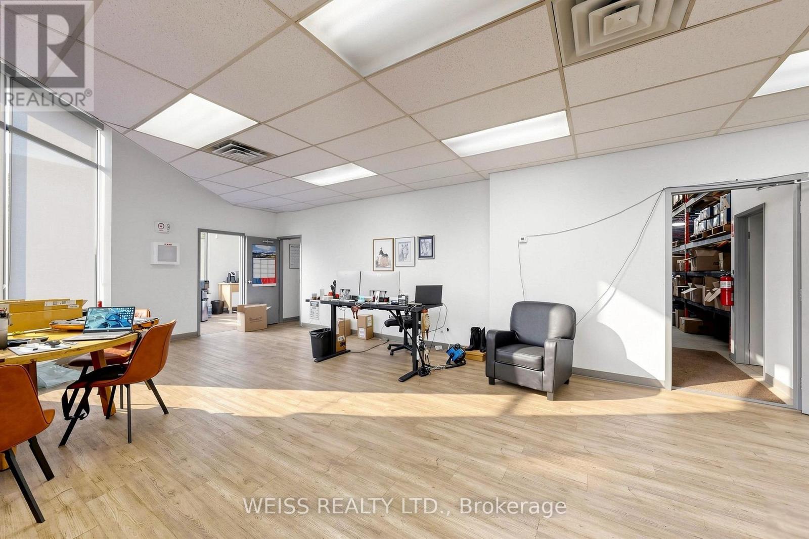 1581 Courtneypark Drive E, Mississauga, Ontario  L5T 1V9 - Photo 6 - W13697284