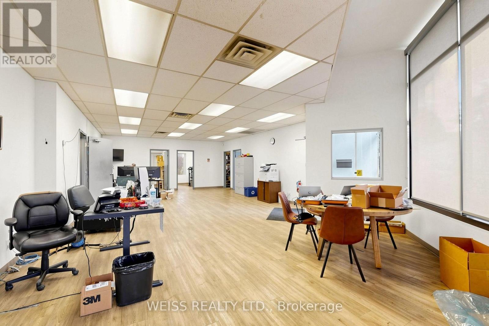 1581 Courtneypark Drive E, Mississauga, Ontario  L5T 1V9 - Photo 8 - W13697284