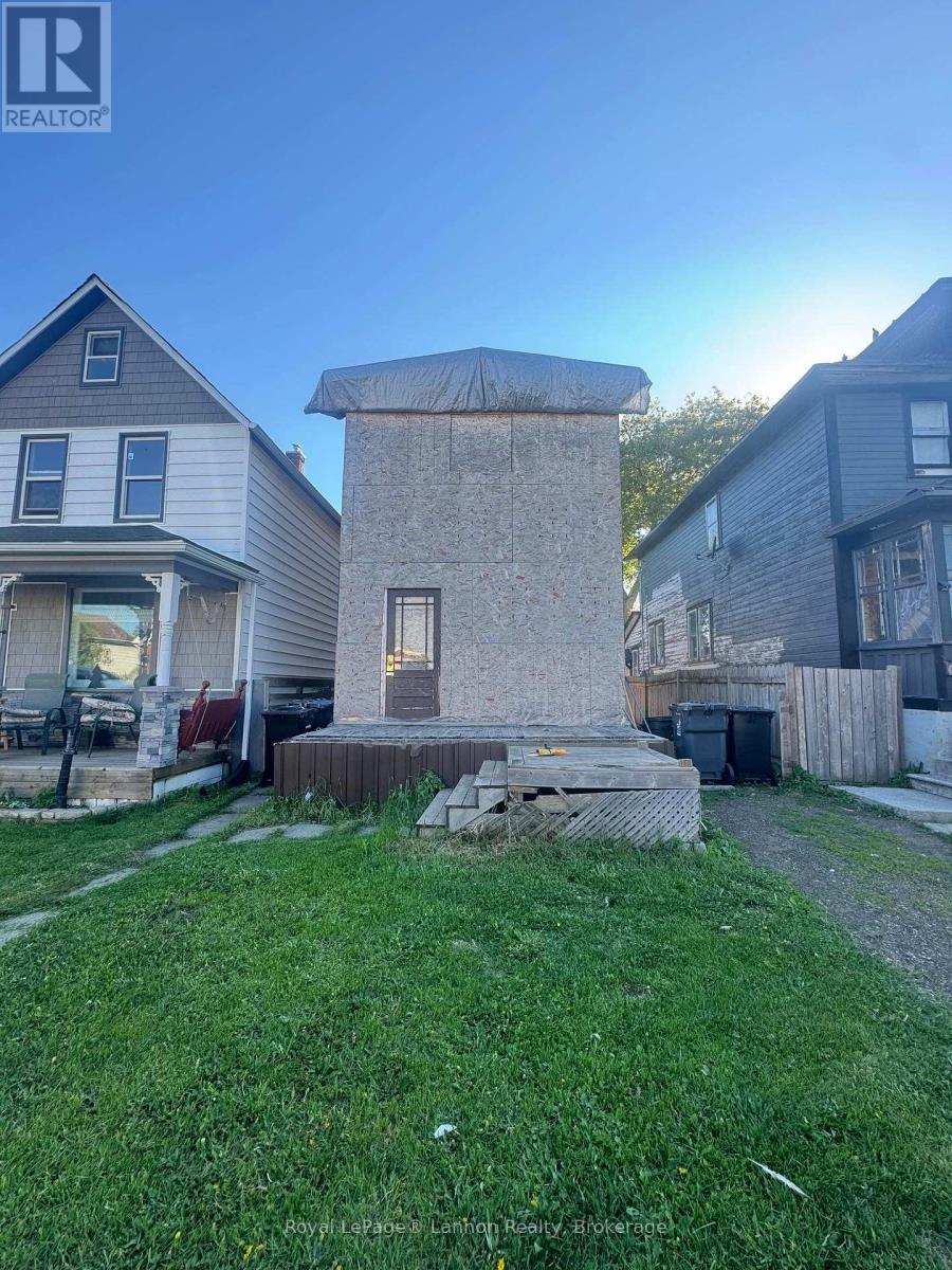 525 MCINTOSH STREET, Thunder Bay, Ontario