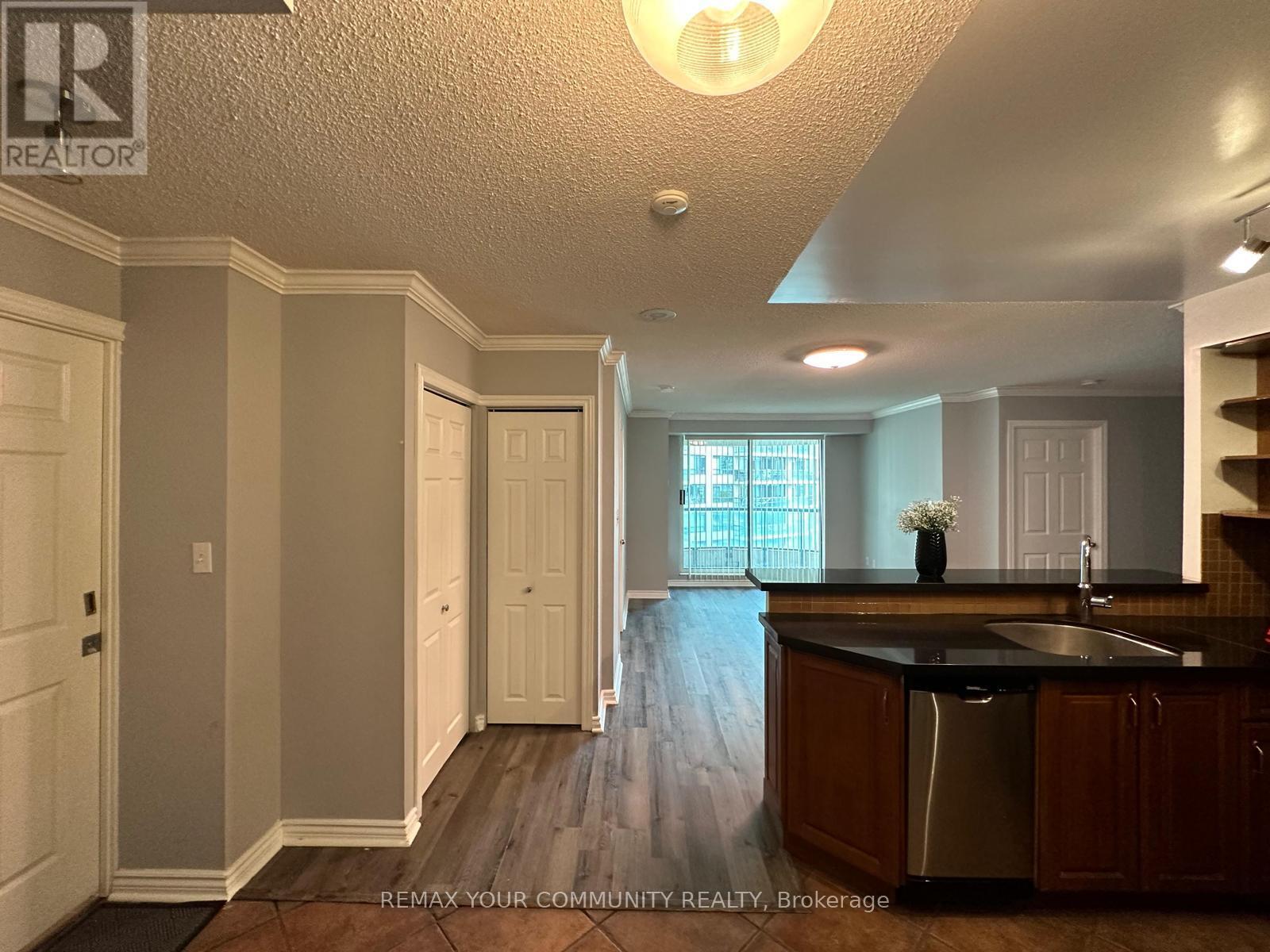 810 - 7 LORRAINE DRIVE, Toronto, Ontario