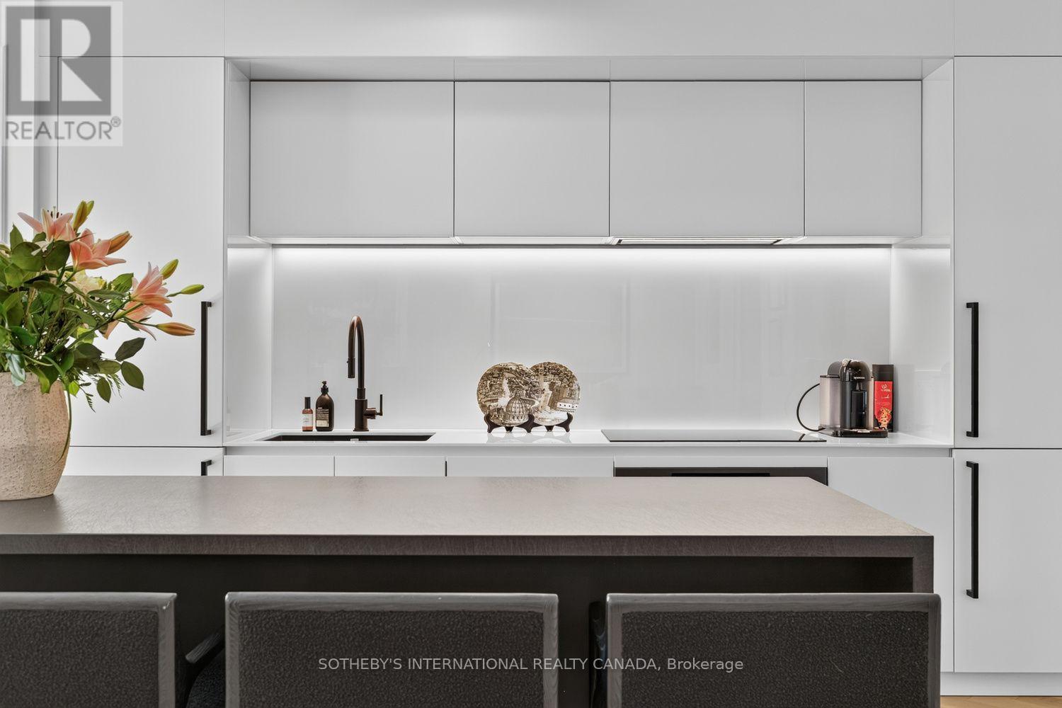 301 - 20 Scrivener Square, Toronto, Ontario  M4W 3X9 - Photo 10 - C13732982
