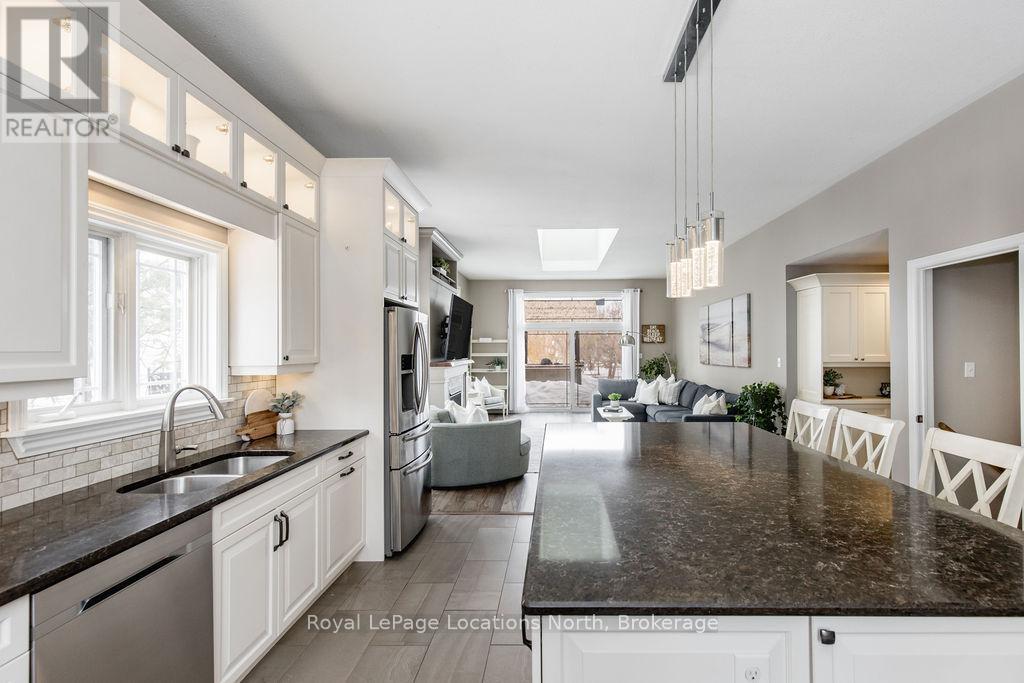 1094 River Road W, Wasaga Beach, Ontario  L9Z 2W7 - Photo 6 - S13732974