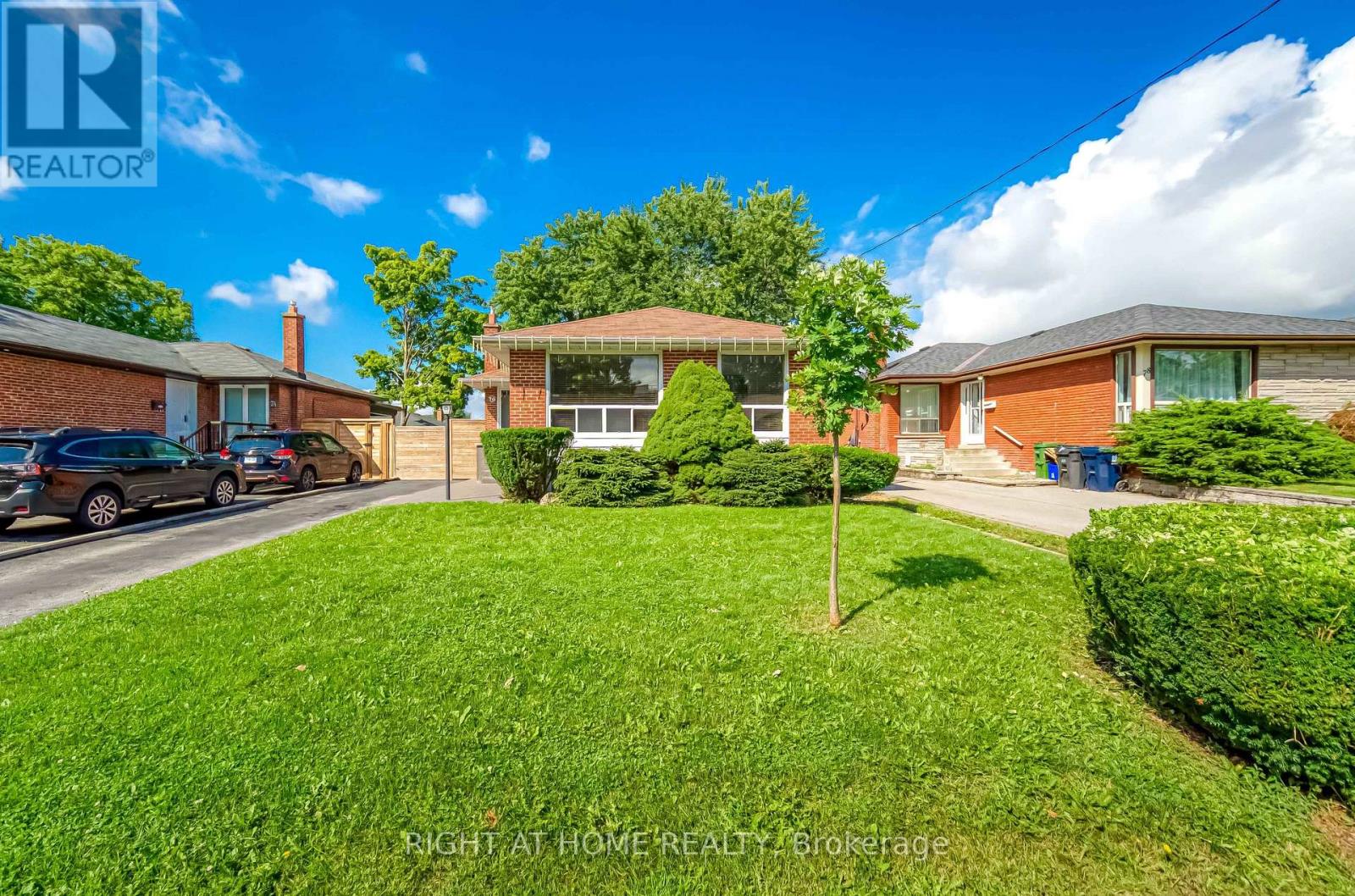 76 Wishing Well Drive, Toronto, Ontario  M1T 1J3 - Photo 2 - E13732812