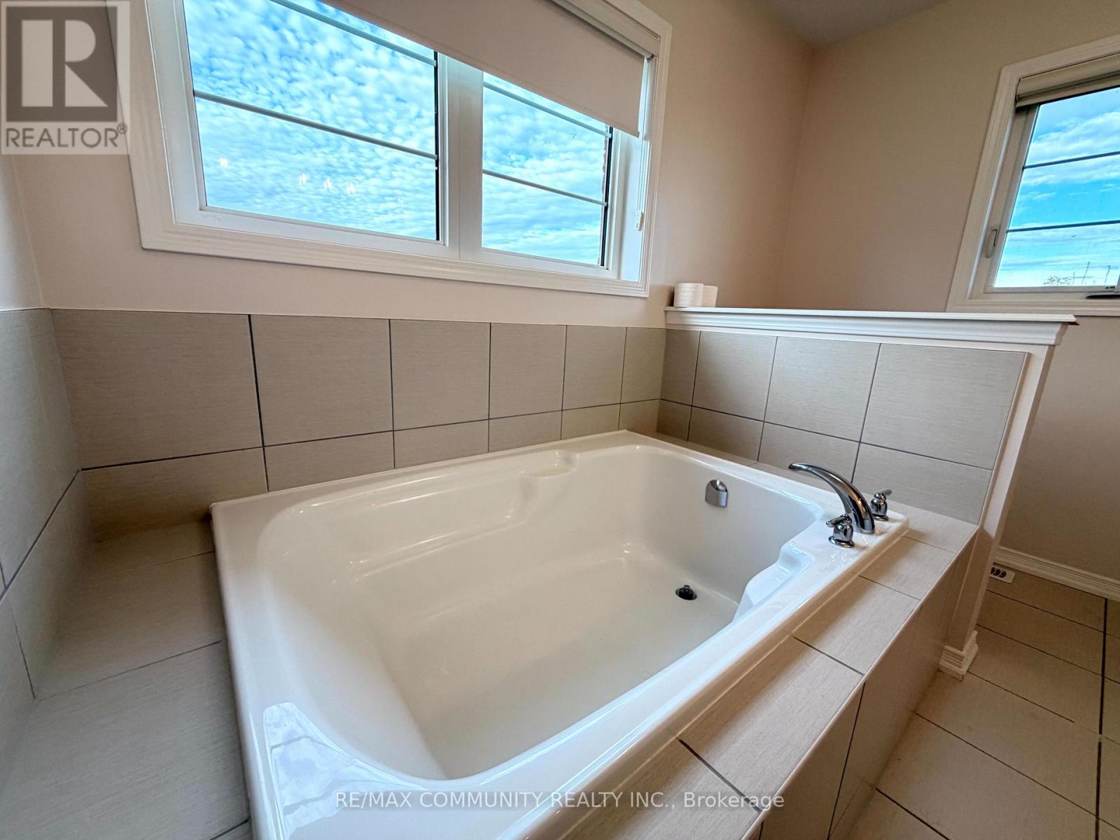 2557 Bandsman Crescent, Oshawa, Ontario  L1L 0M2 - Photo 18 - E13732852