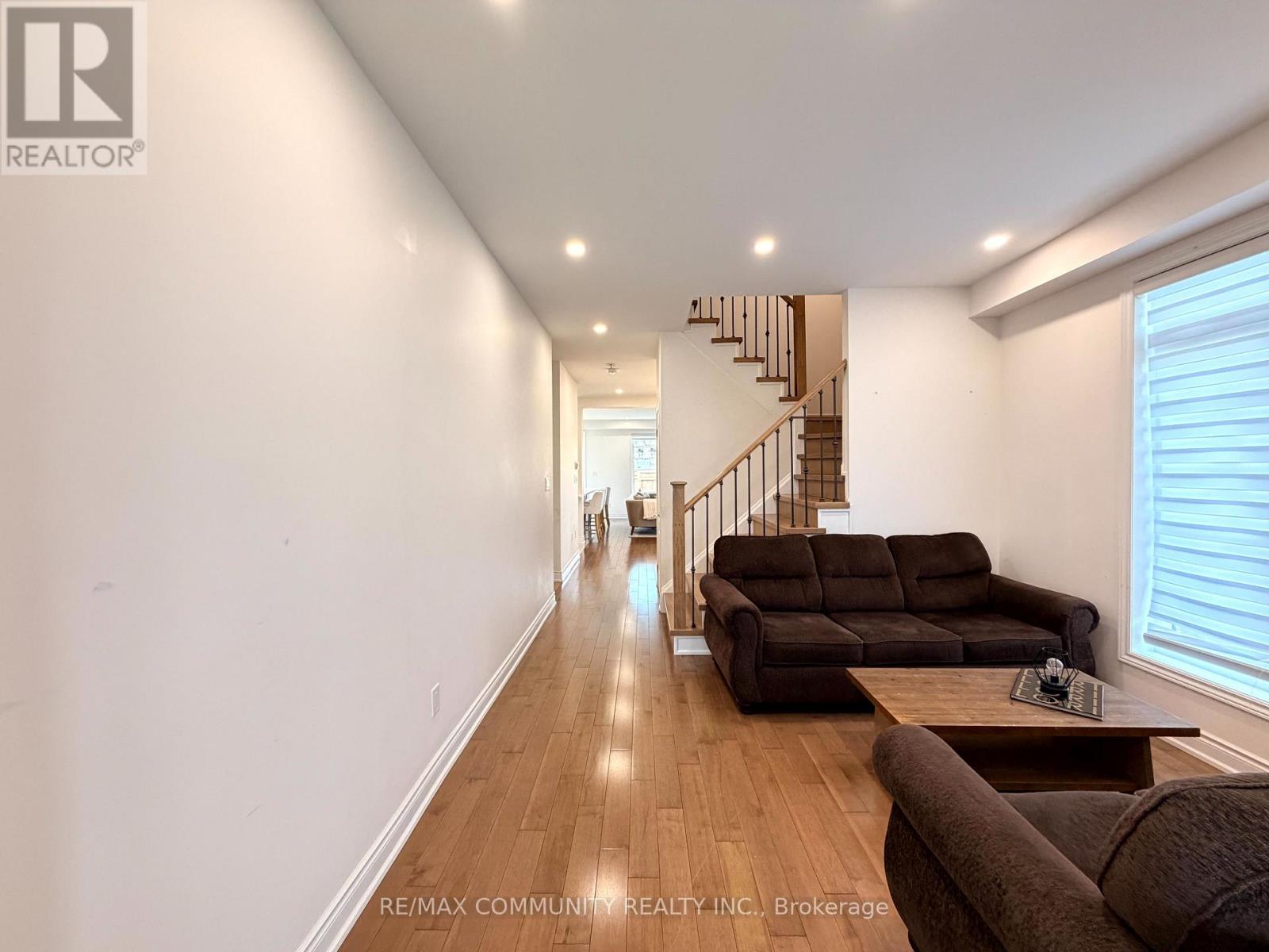 2557 Bandsman Crescent, Oshawa, Ontario  L1L 0M2 - Photo 4 - E13732852