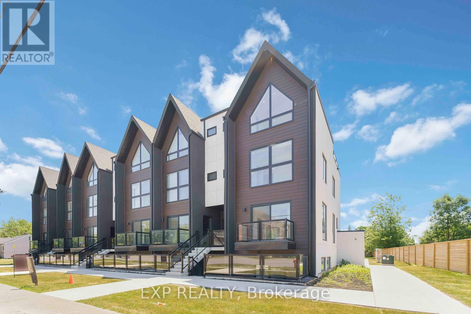 306 - 7277 Wilson Crescent, Niagara Falls, Ontario L2G 4R8 - Photo 2 - X13524866