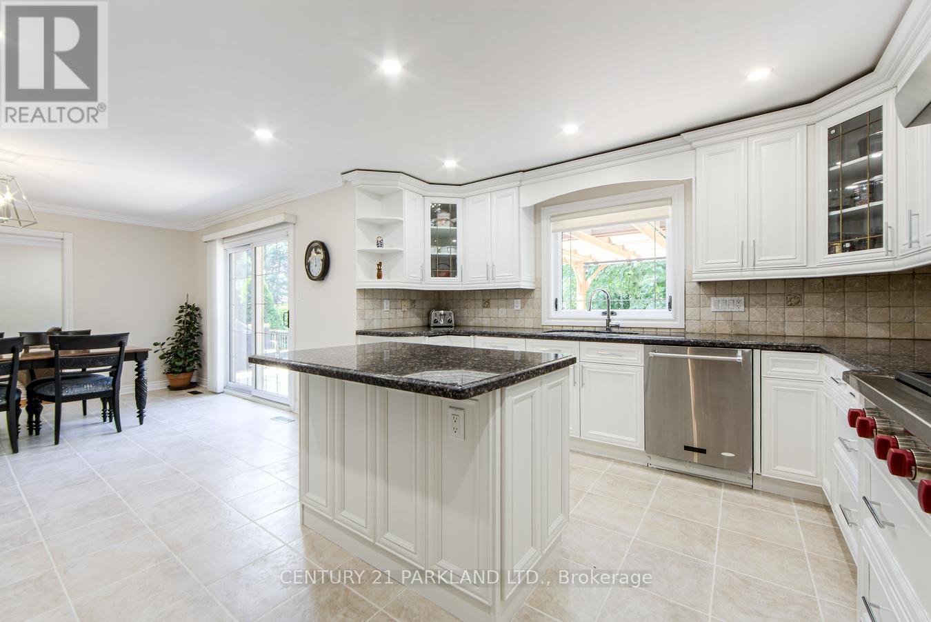 112 Strathearn Avenue, Richmond Hill, Ontario  L4B 2L2 - Photo 8 - N13732896