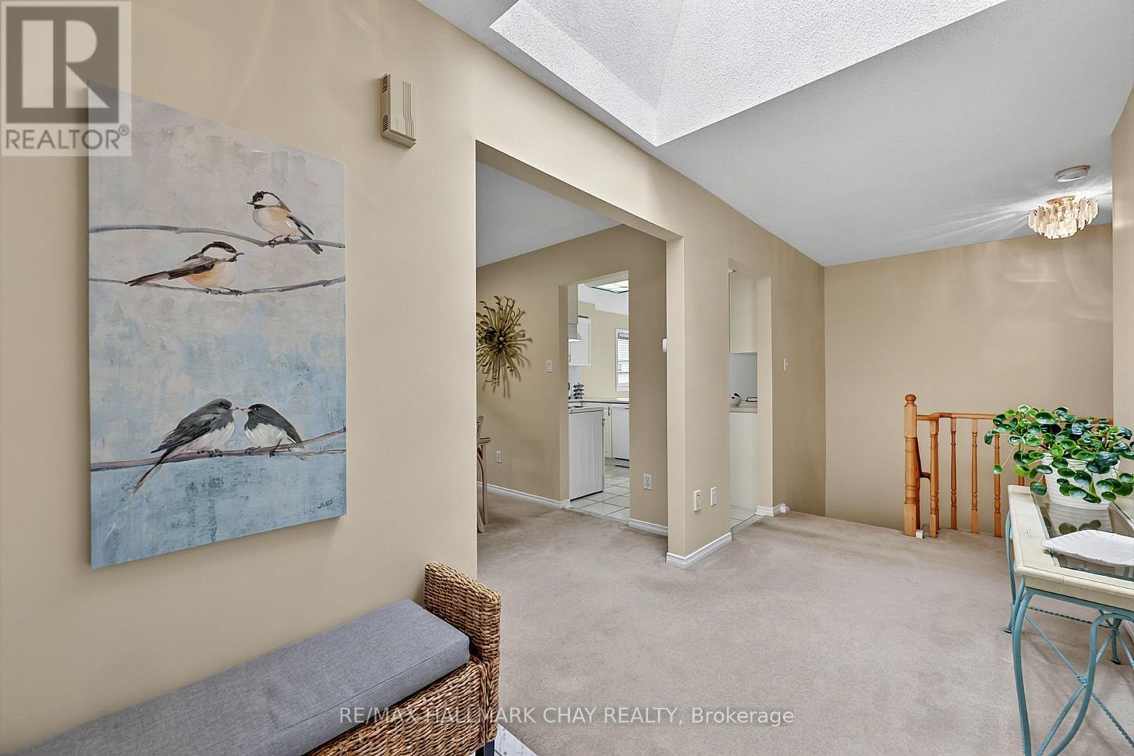 207 Melbourne Drive, Bradford West Gwillimbury, Ontario  L3Z 2Y8 - Photo 3 - N13733038