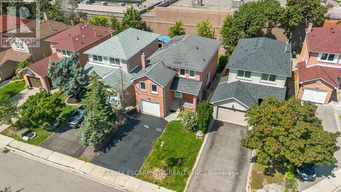 853 Apple Gate Court, Mississauga, Ontario  L5C 4L8 - Photo 3 - W13732968