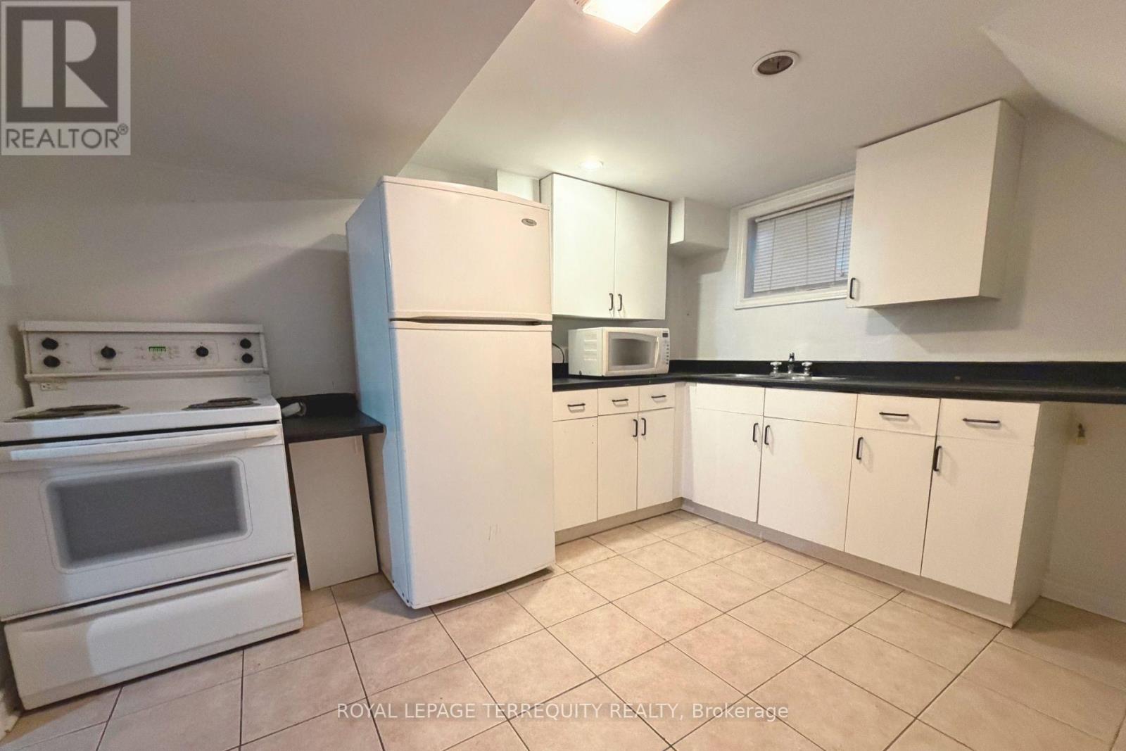 Basement - 43 Holland Avenue, Toronto, Ontario  M4B 2C7 - Photo 2 - E13715612