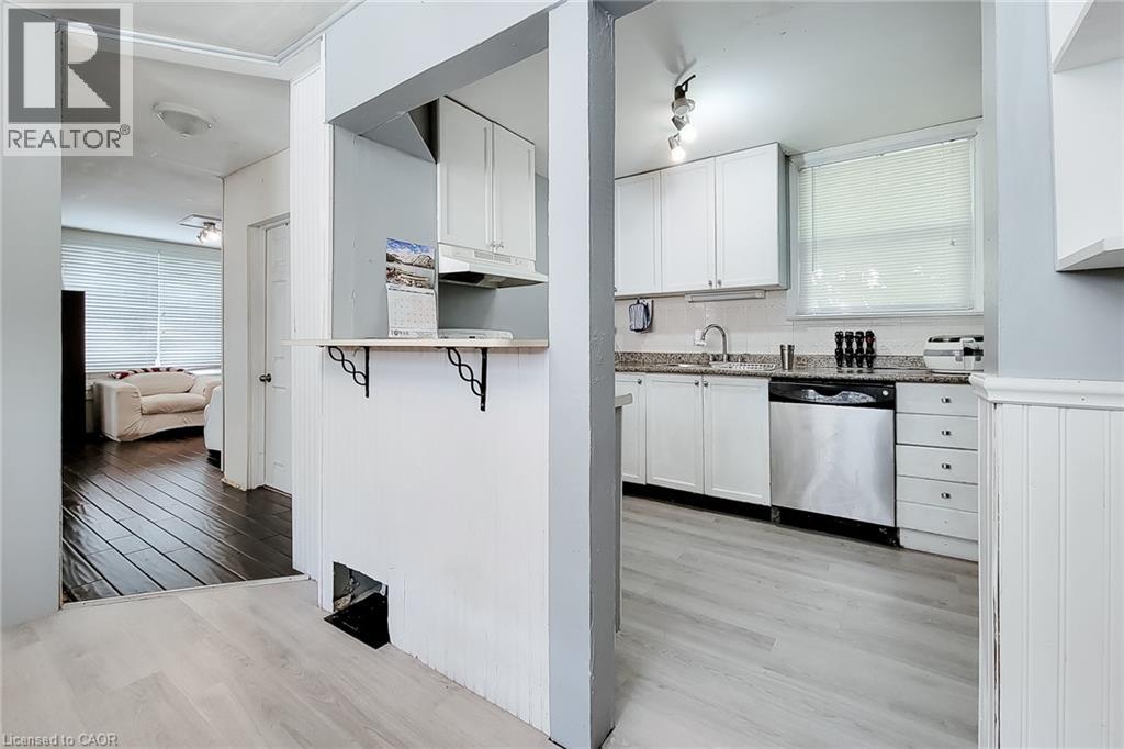 224 East 8th Street, Hamilton, Ontario  L9A 3L8 - Photo 13 - 40858221