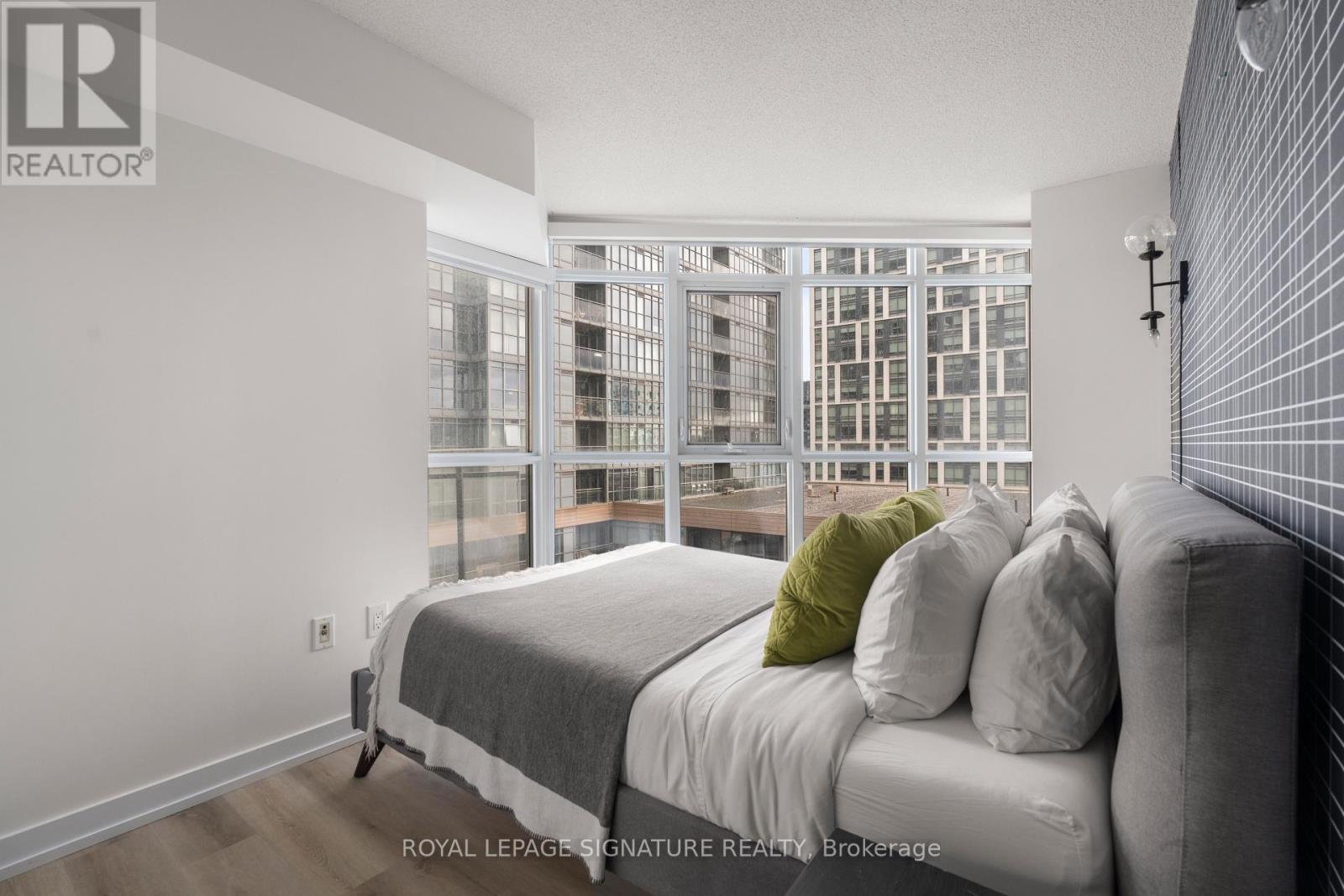 1209 - 21 ICEBOAT TERRACE