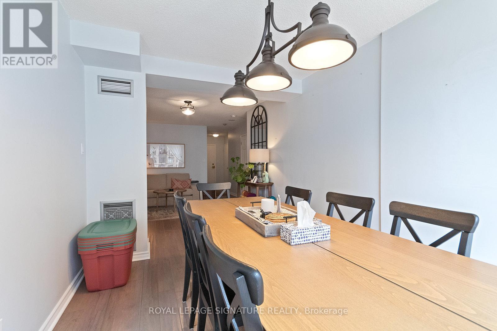 1013 - 633 Bay Street, Toronto, Ontario  M5G 2G4 - Photo 10 - C13733182