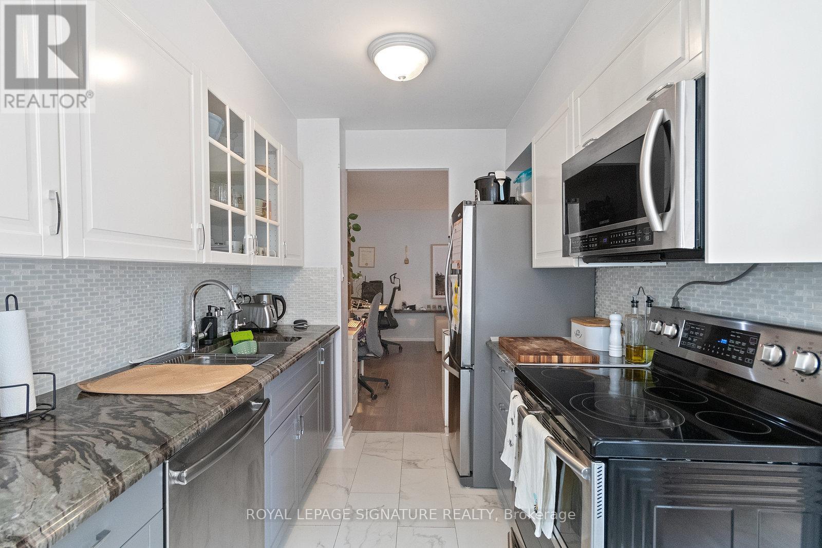 1013 - 633 Bay Street, Toronto, Ontario  M5G 2G4 - Photo 12 - C13733182