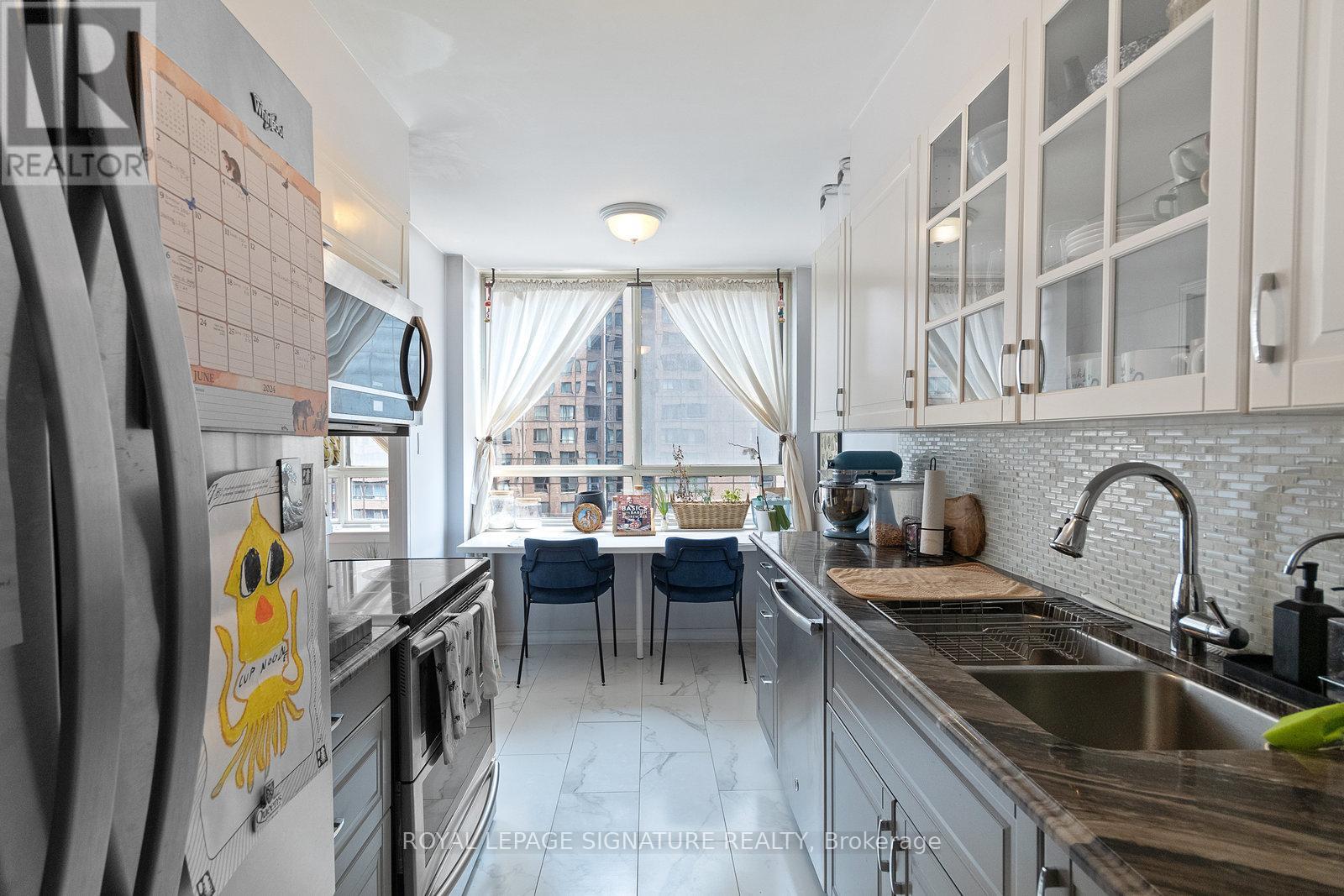 1013 - 633 Bay Street, Toronto, Ontario  M5G 2G4 - Photo 13 - C13733182