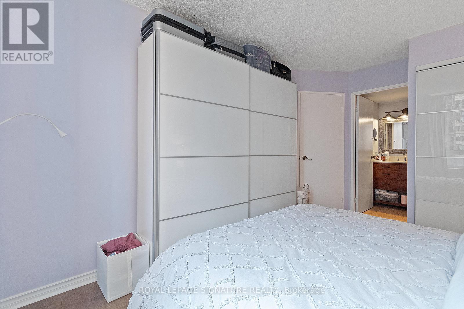 1013 - 633 Bay Street, Toronto, Ontario  M5G 2G4 - Photo 16 - C13733182